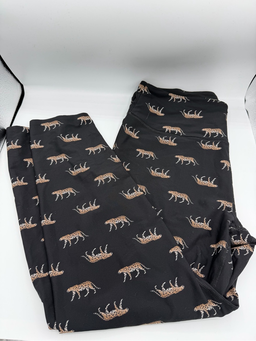 Victoria’s Secret Sport XL Leopard Print Leggings Black Animal Y2K